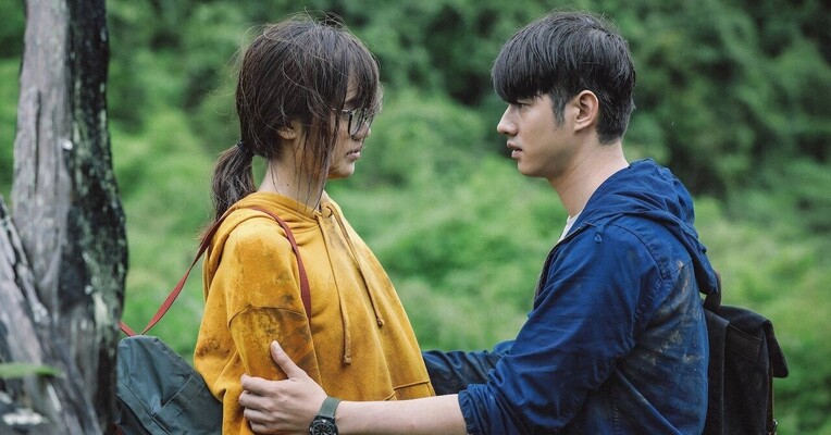 فصل کم گردشگر - پس‌زمینه