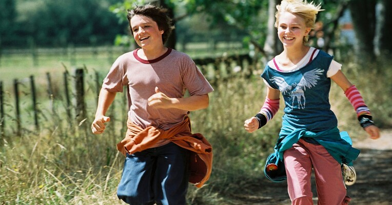 پلی به ترابیتا - پس‌زمینه