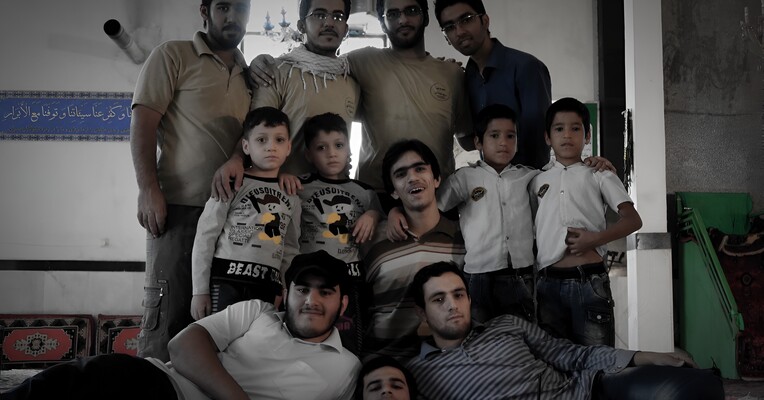 کمی نزدیک تر - پس‌زمینه