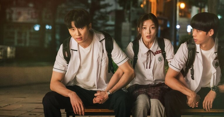 دختر قرن بیستم - پس‌زمینه