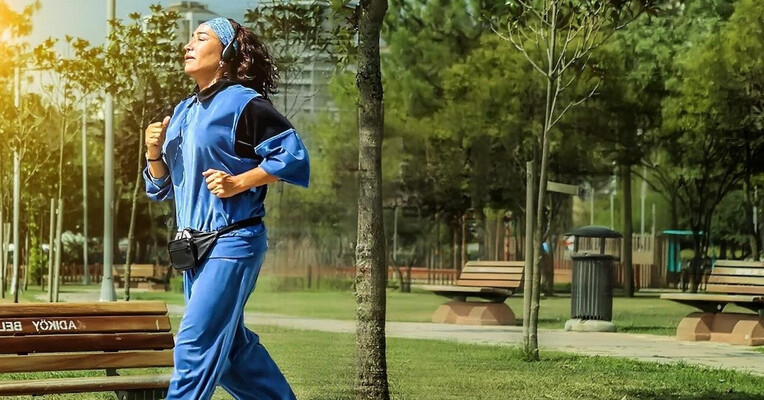 زندگی نادیده خانم - پس‌زمینه