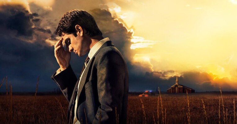 زیر بیرق بهشت - پس‌زمینه