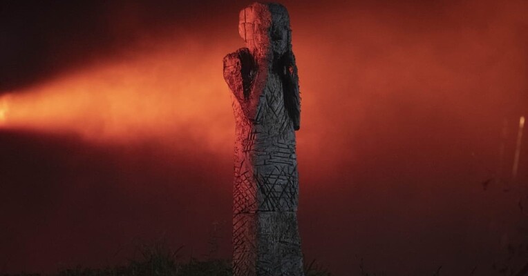 ما ممکن است به یکدیگر صدمه بزنیم - پس‌زمینه