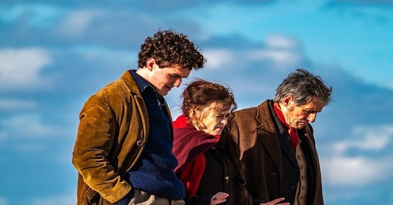 چهار حرف عشق - پس‌زمینه