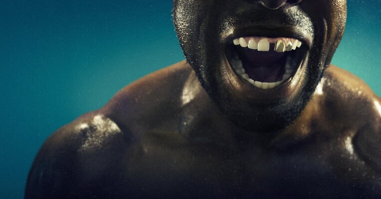 مایک - پس‌زمینه