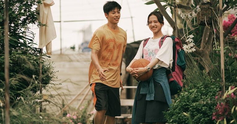 18×2 فراتر از روزهای جوانی - پس‌زمینه