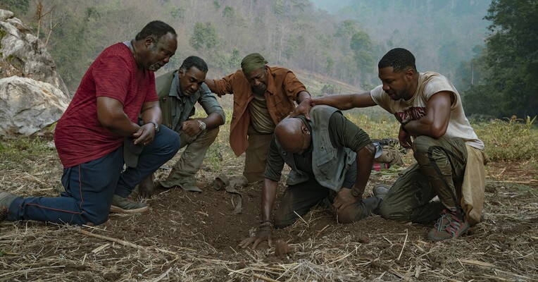 پنج هم خون - پس‌زمینه