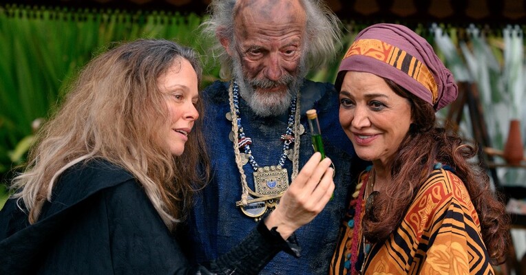 مرد و جادوگر : رقص هزار قدم - پس‌زمینه