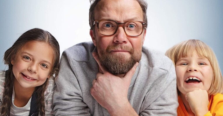 پدر و یک فرزند - پس‌زمینه