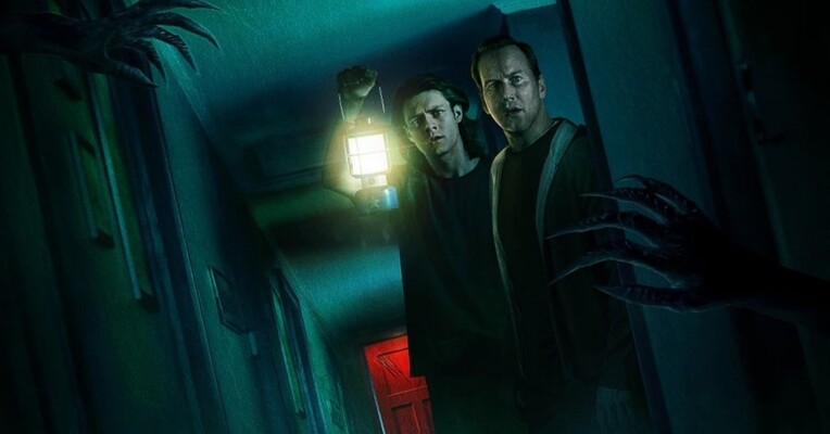 توطئه‌آمیز ۵: درب قرمز - پس‌زمینه