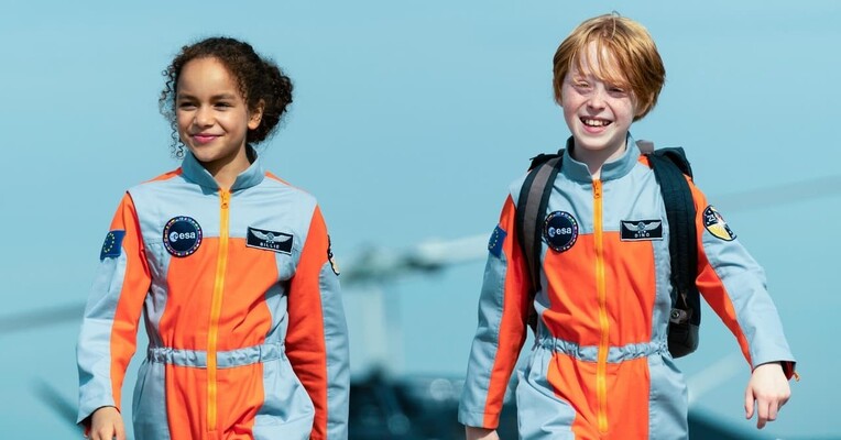 وای! پیامی از فضا - پس‌زمینه