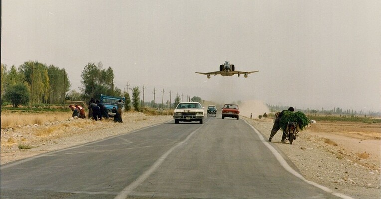 حمله به اچ 3 - پس‌زمینه