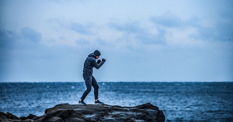 ضربه نهایی - پس‌زمینه