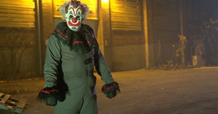 تسخیر - پس‌زمینه