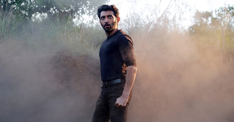 سلاح - پس‌زمینه