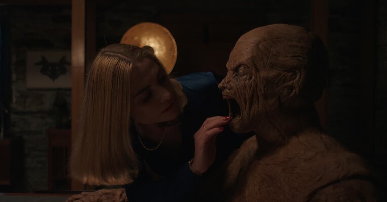 عجیب بودن - پس‌زمینه