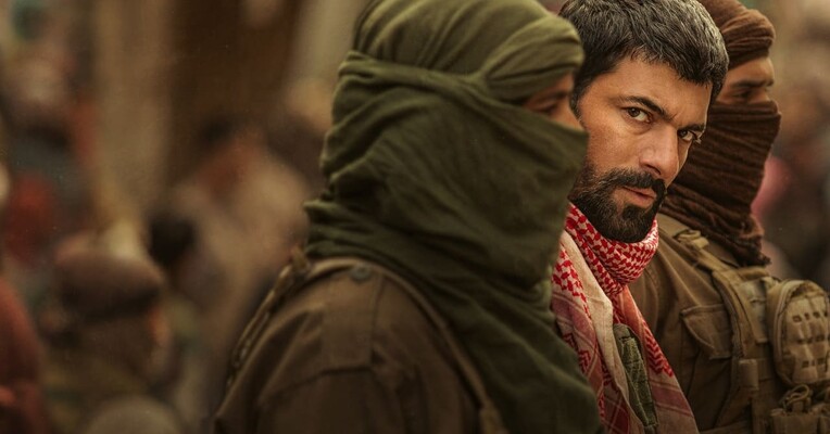 فراری - پس‌زمینه