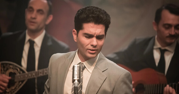 استلیوس - پس‌زمینه