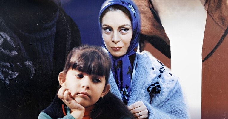 طوطیا - پس‌زمینه