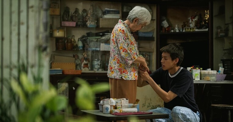 چطور قبل از مرگ مادربزرگ میلیونر شویم - پس‌زمینه