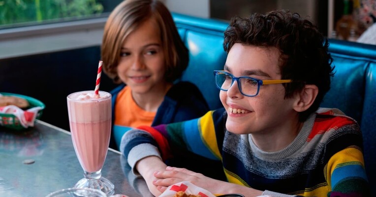 پسر شکست‌ناپذیر - پس‌زمینه