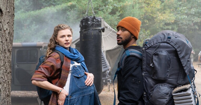 مادر/ اندروید - پس‌زمینه