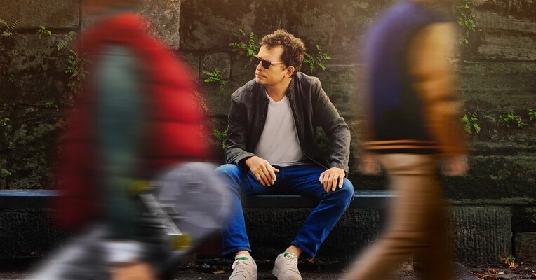 بی حرکت: داستان مایکل جی فاکس - پس‌زمینه