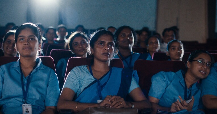 هرچه نور تصور میکنیم - پس‌زمینه