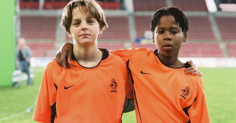 نارنجی‌پوش - پس‌زمینه