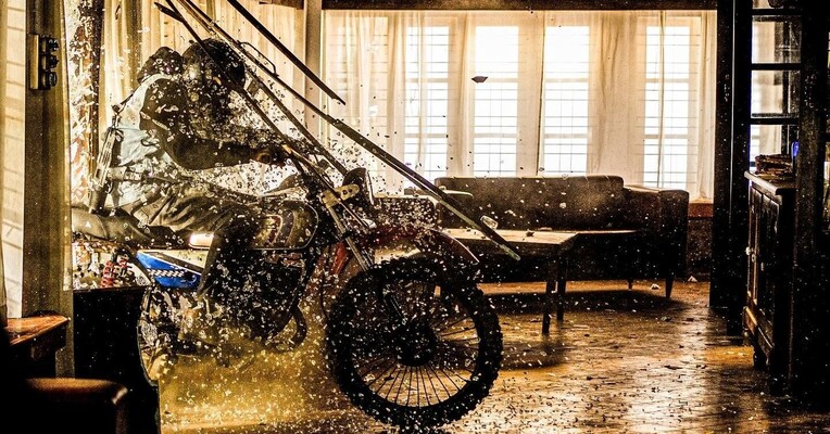 باشگاه تیراندازی - پس‌زمینه