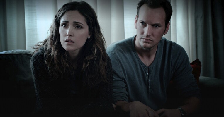 توطئه‌ آمیز - پس‌زمینه