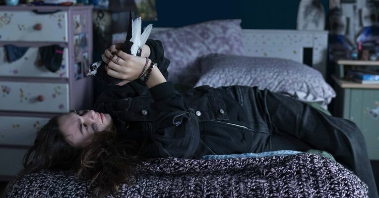 بال کوچک - پس‌زمینه