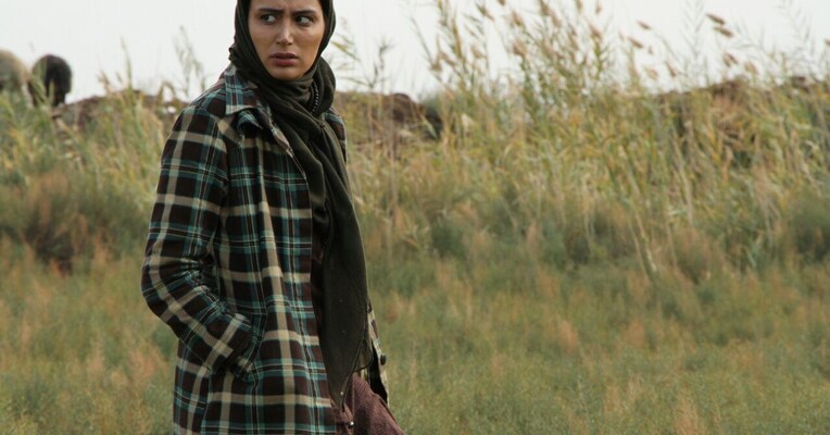 دو لکه ابر - پس‌زمینه