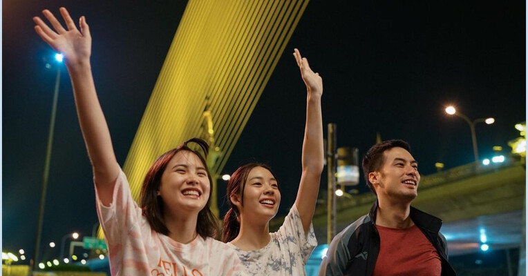 دخترهای آپارتمانی - پس‌زمینه