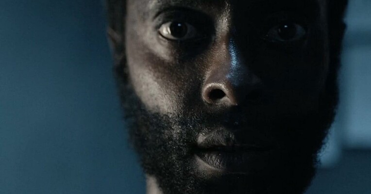 در قفس - پس‌زمینه