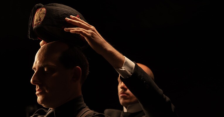 ام. پسر قرن - پس‌زمینه