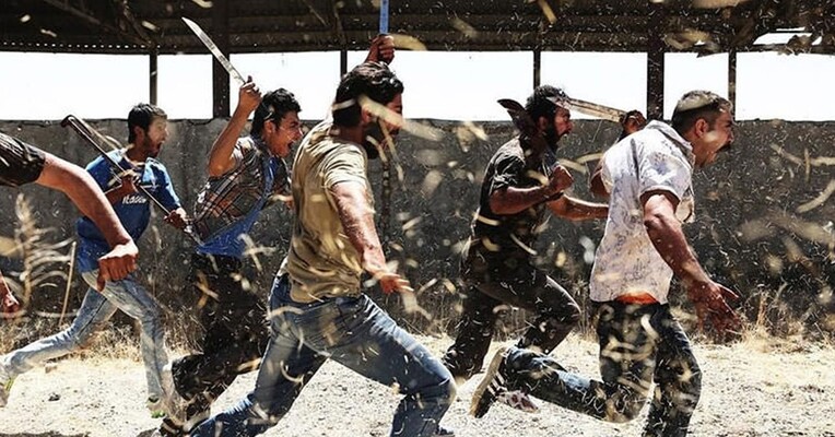 مغزهای کوچک زنگ زده - پس‌زمینه