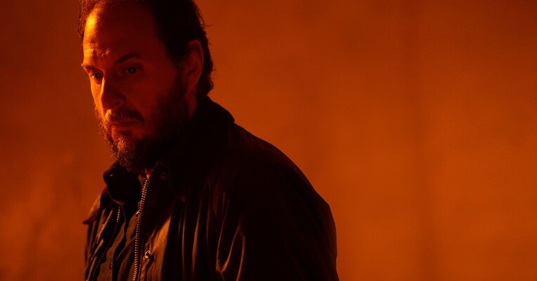 آغاز شده - پس‌زمینه