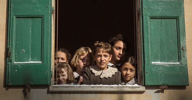 دانش‌آموزان - پس‌زمینه