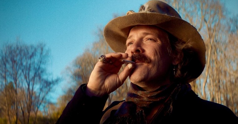 کودتا! - پس‌زمینه