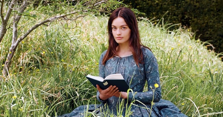 امیلی - پس‌زمینه