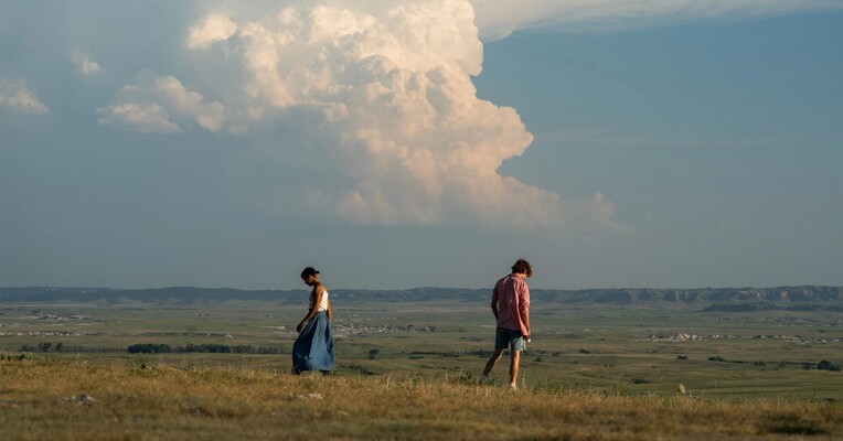 استخوان‌ها و همه چیز - پس‌زمینه