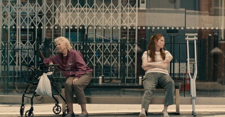 دیر شکوفه ها - پس‌زمینه