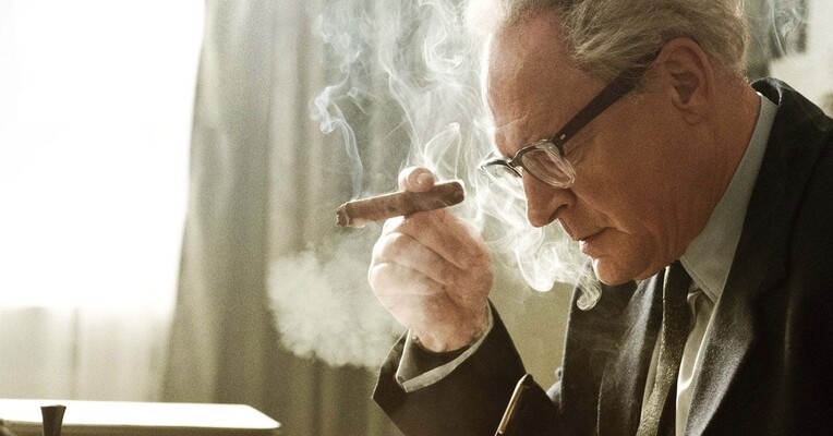 مردم در مقابل فريتز باوئر - پس‌زمینه