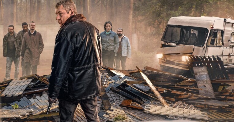 فری ۲ - پس‌زمینه