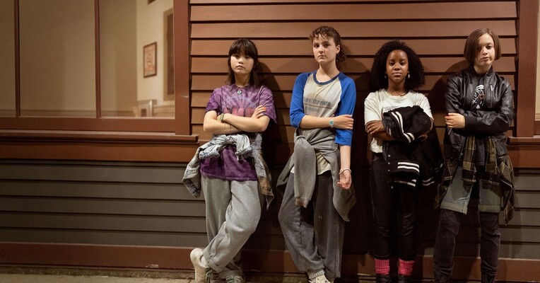 دختران روزنامه‌رسان - پس‌زمینه