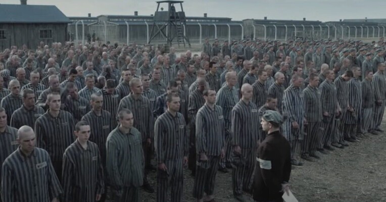 خالکوبی آشویتس - پس‌زمینه