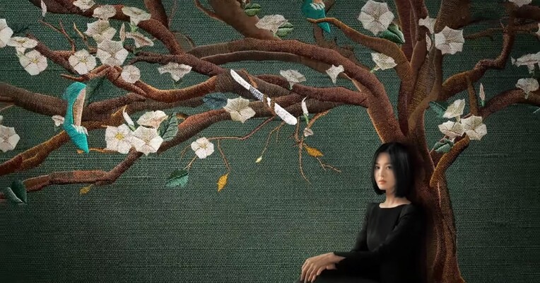 گلوری - پس‌زمینه