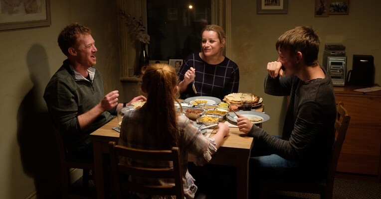 متاسفیم جا ماندی - پس‌زمینه