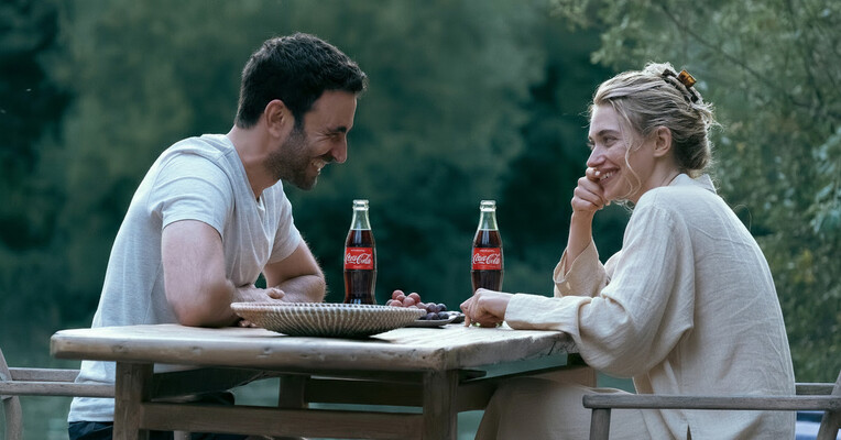 همه تو - پس‌زمینه